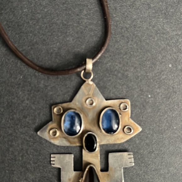 Ecuardorian Pre-Columbian Figure Pendant Necklace - Picture 11 of 14